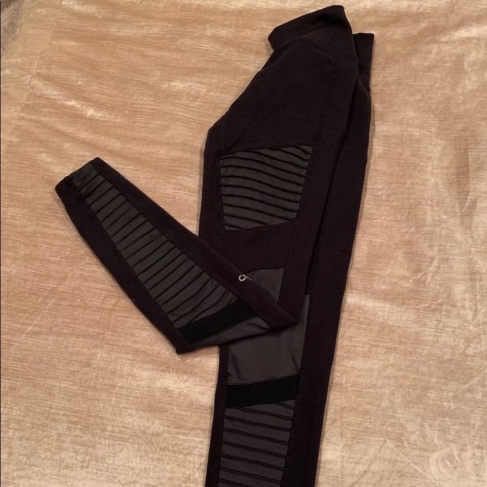 Alo Yoga Moto Leggings